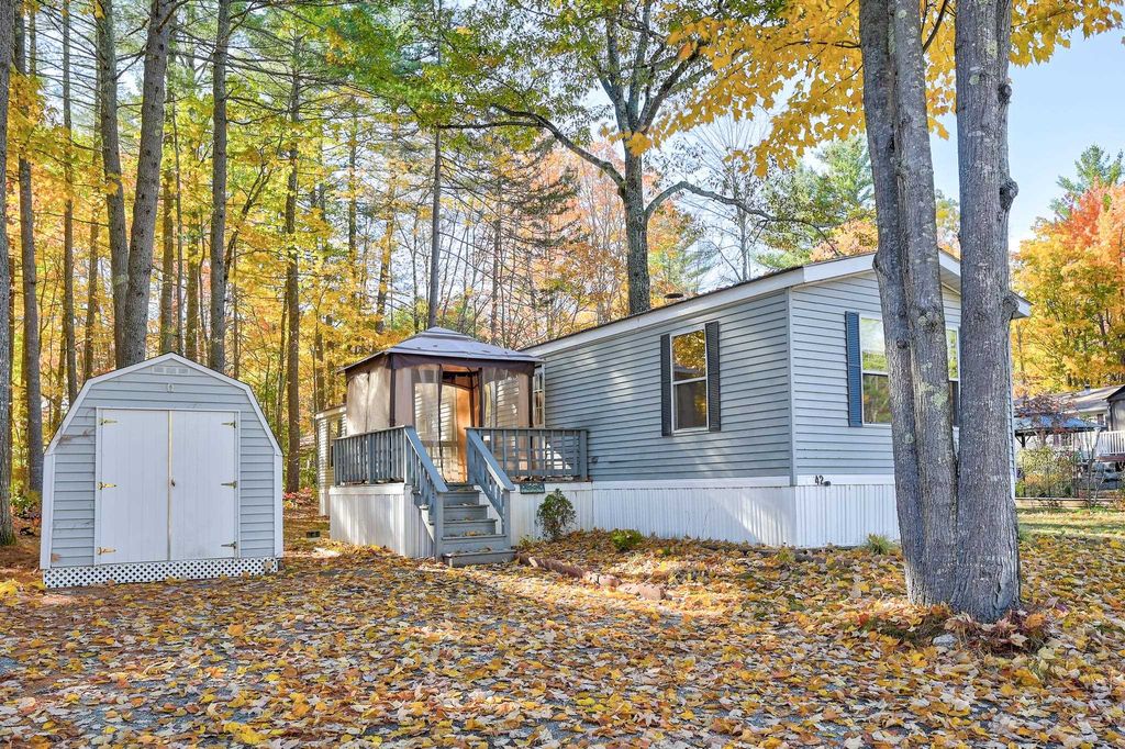 Photo of 42 Buckingham Drive, Conway, NH 03818 (MLS # 5067041)