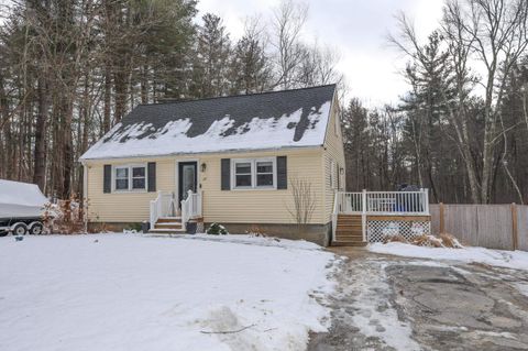 27 Willow Street Pelham NH 03076