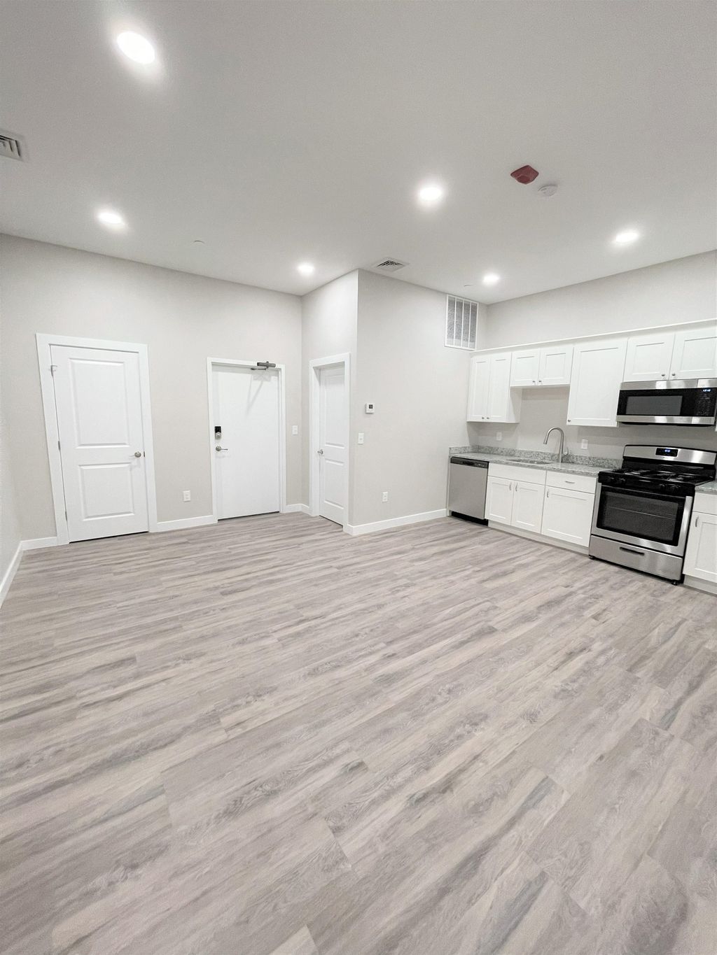 Photo of 62 Lowell Street #5, Manchester, NH 03101 (MLS # 5070005)