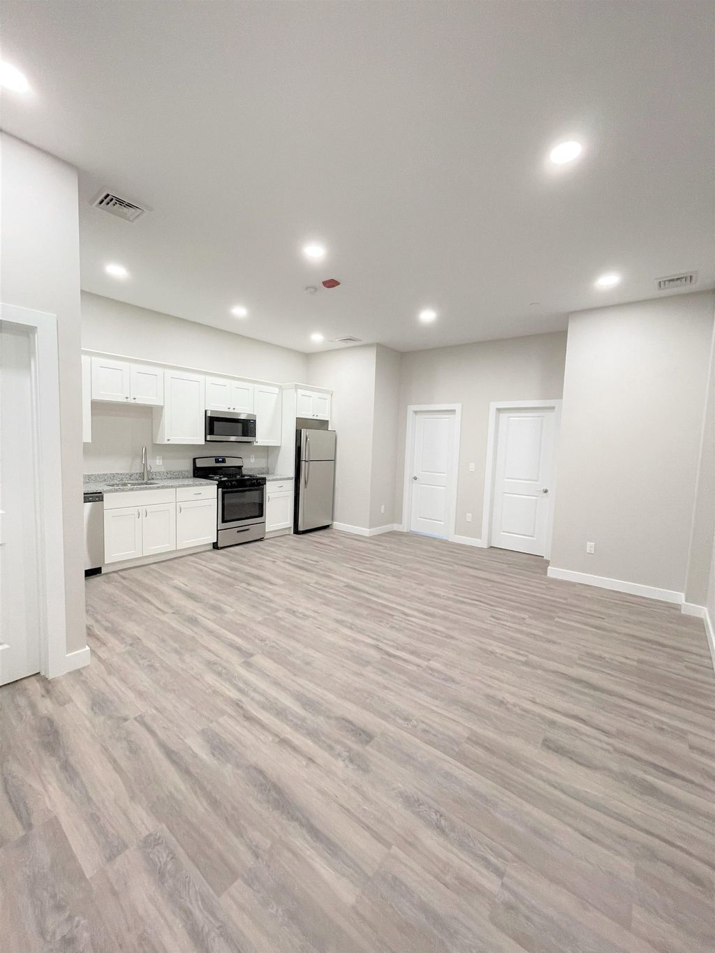 Photo of 62 Lowell Street #5, Manchester, NH 03101 (MLS # 5070005)