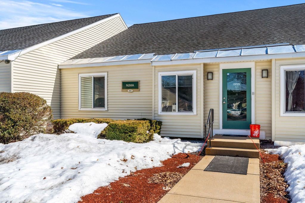 Photo of 10 Northern Boulevard #11, Amherst, NH 03031 (MLS # 5080411)