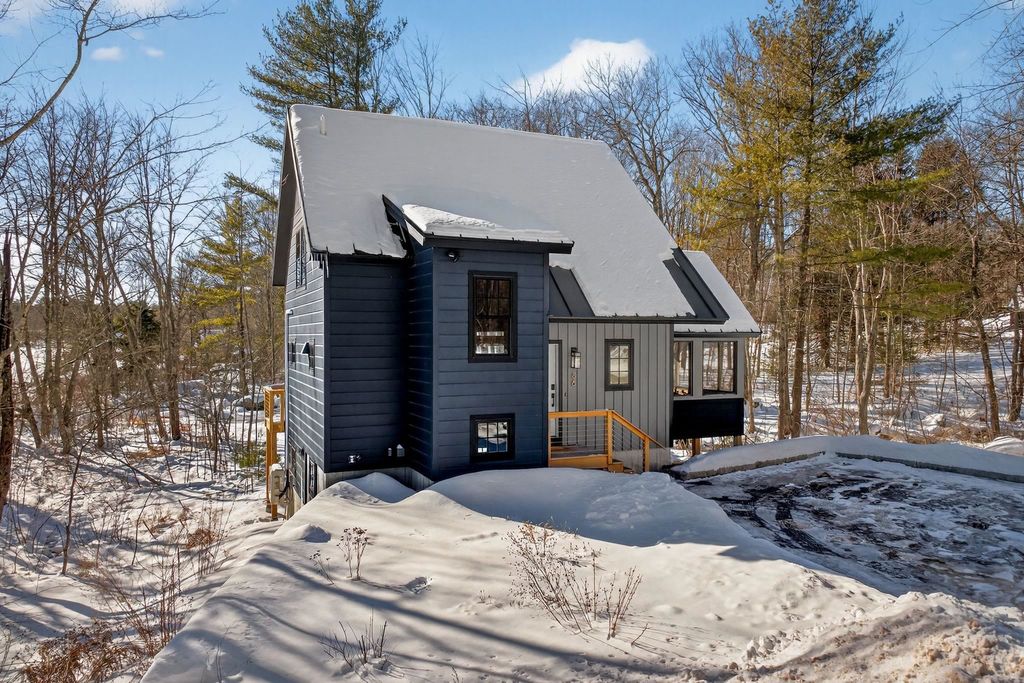 Photo of 86 Governor Wentworth Highway, Tuftonboro, NH 03853 (MLS # 5078613)