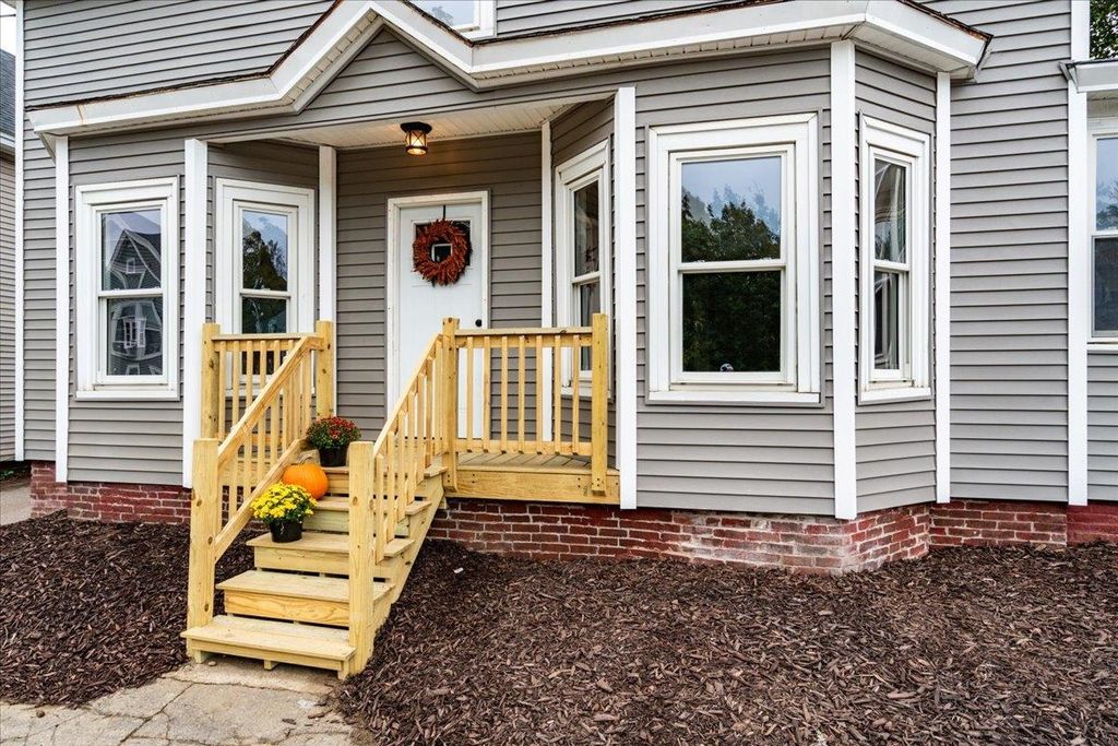 Photo of 75 School Street, Franklin, NH 03235 (MLS # 5063312)