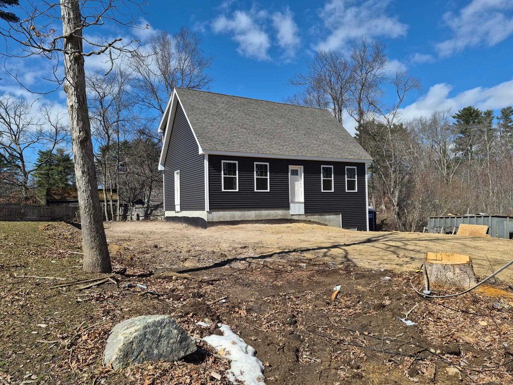 Photo of 10 Phyllis Avenue, Raymond, NH 03077 (MLS # 5083698)