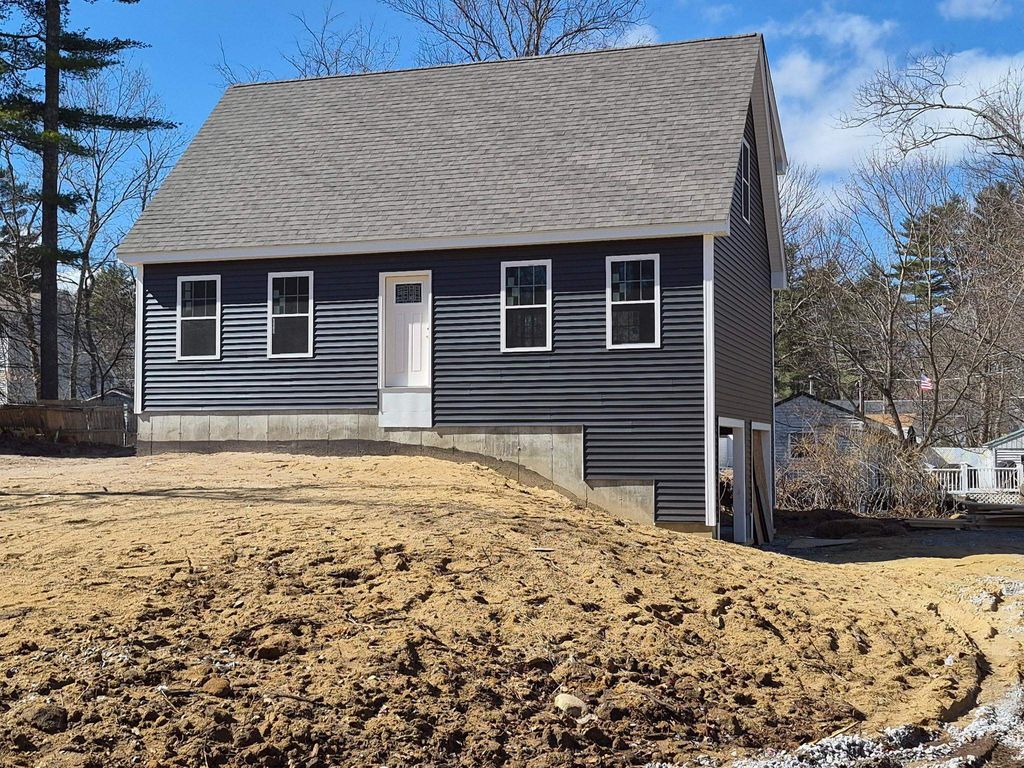 Photo of 10 Phyllis Avenue, Raymond, NH 03077 (MLS # 5083698)