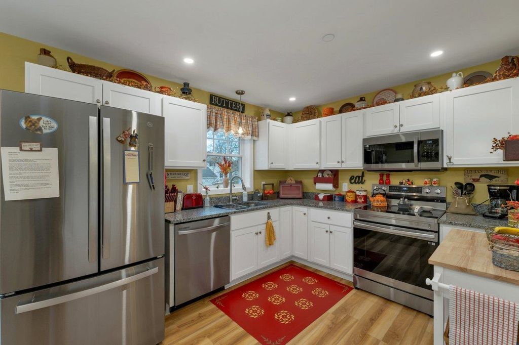 Photo of 10 Wentworth Lane, Barrington, NH 03825 (MLS # 5085391)