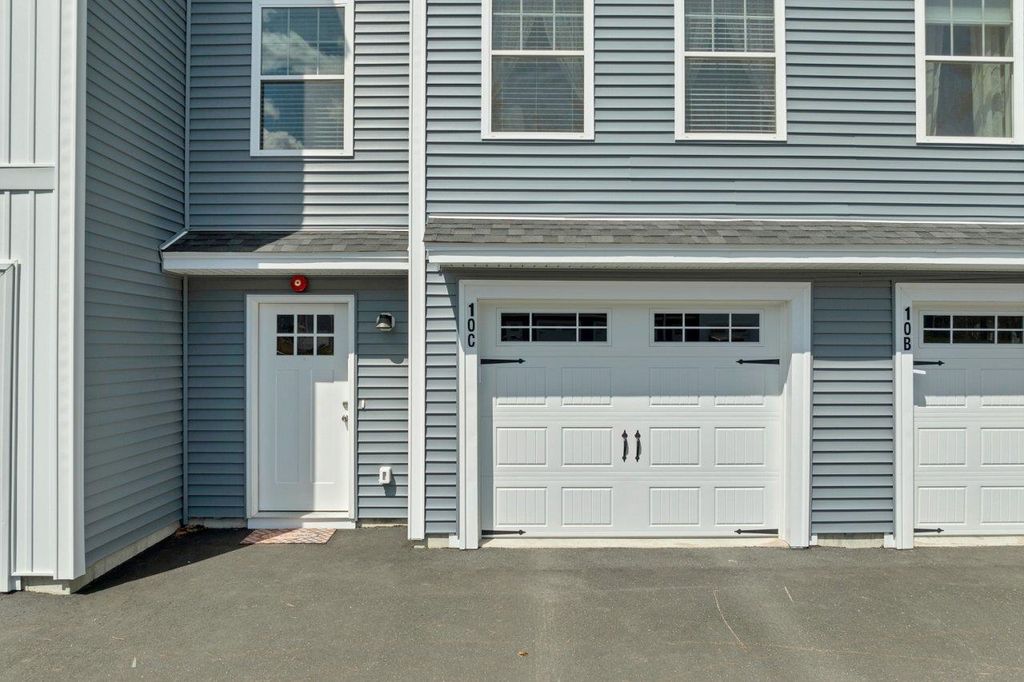 Photo of 10 Wentworth Lane, Barrington, NH 03825 (MLS # 5085391)