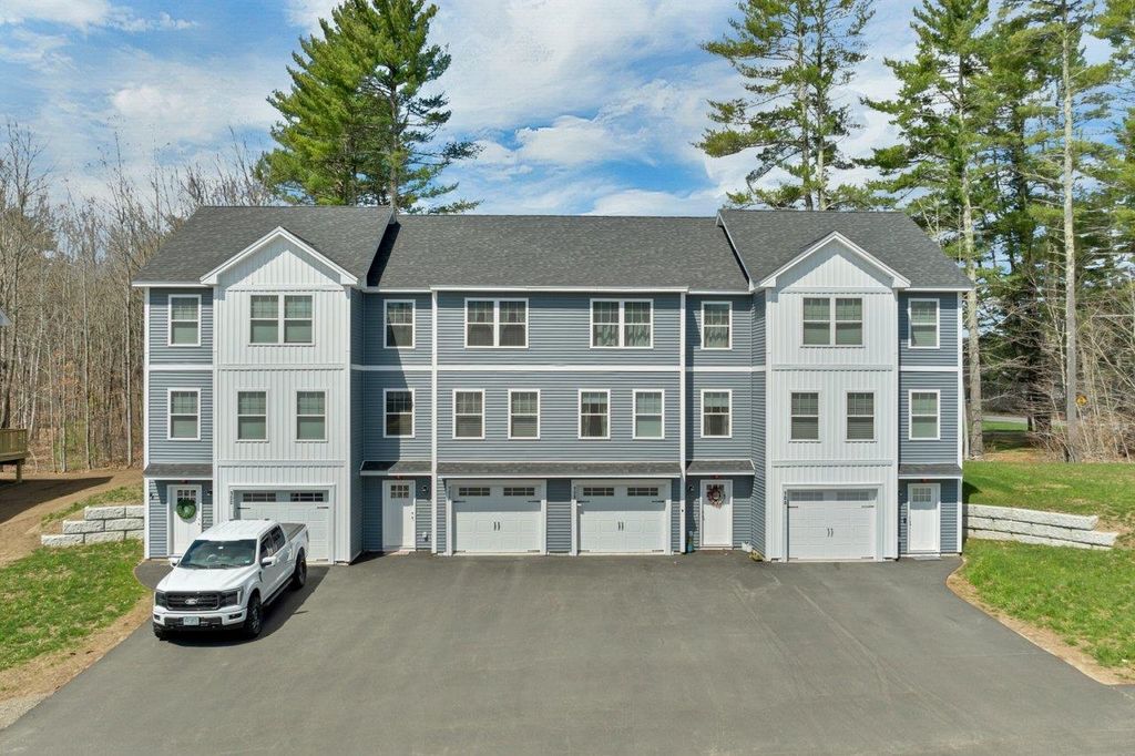 Photo of 10 Wentworth Lane, Barrington, NH 03825 (MLS # 5085391)