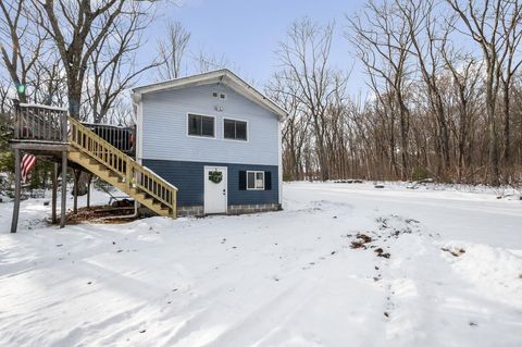 Photo of 14 Cove Drive, Derry, NH 03038 (MLS # 5074935)
