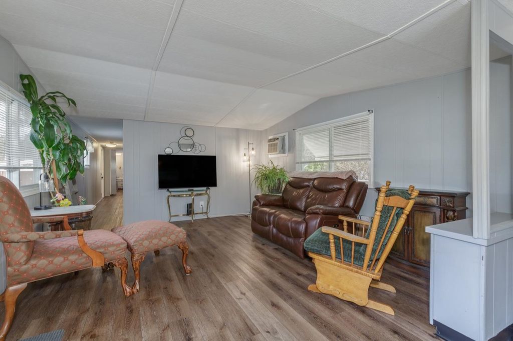 Photo of 4 Clovercrest Drive, Nashua, NH 03062 (MLS # 5083912)