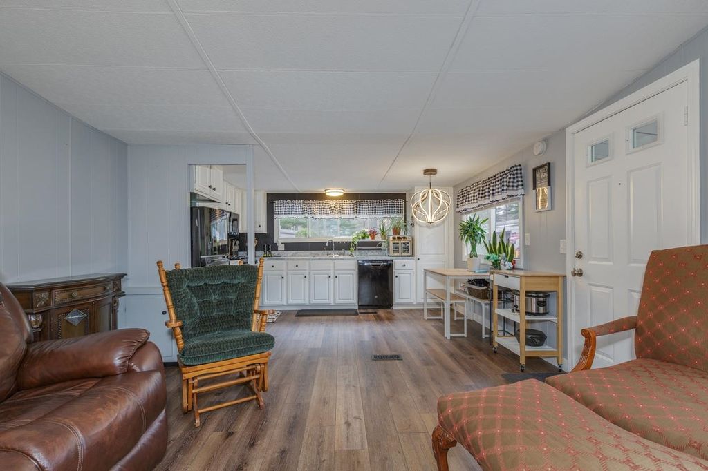 Photo of 4 Clovercrest Drive, Nashua, NH 03062 (MLS # 5083912)