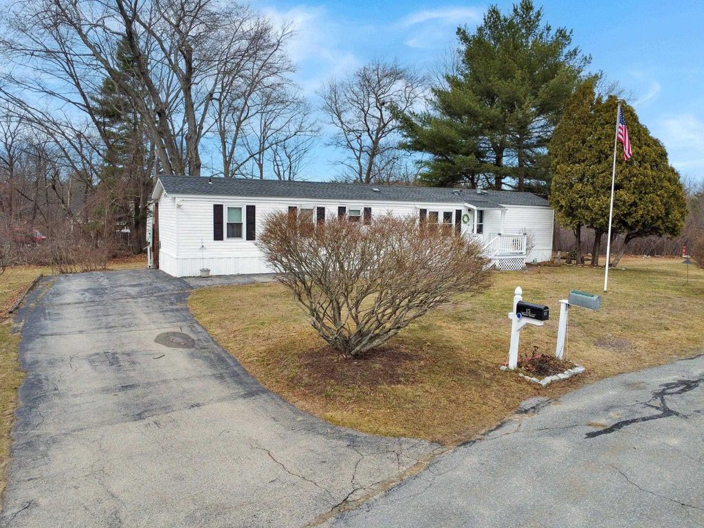 Photo of 15 Winter Street, Salem, NH 03079 (MLS # 5081245)