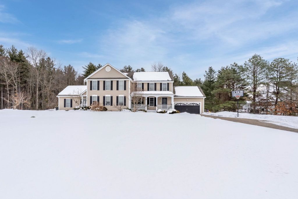Photo of 8 Snowdrop Lane, Litchfield, NH 03052 (MLS # 5076355)
