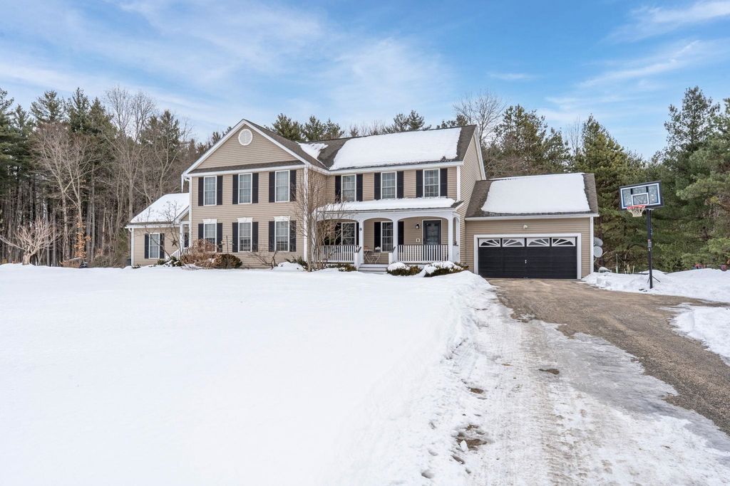 Photo of 8 Snowdrop Lane, Litchfield, NH 03052 (MLS # 5076355)