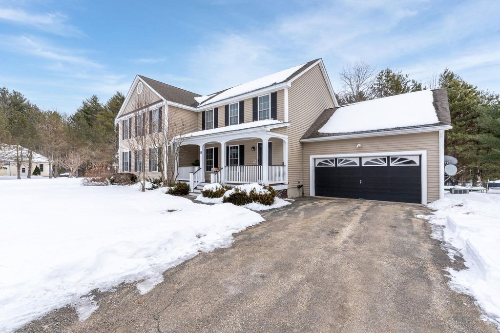 Photo of 8 Snowdrop Lane, Litchfield, NH 03052 (MLS # 5076355)