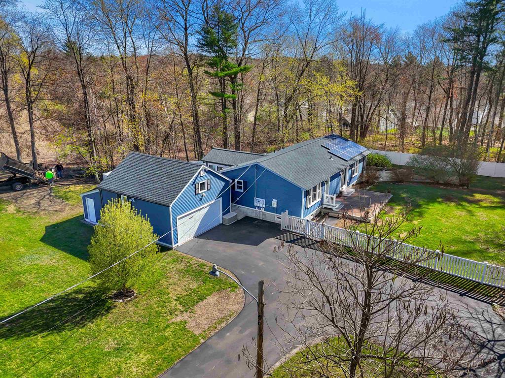 Photo of 152 Dracut Road, Hudson, NH 03051 (MLS # 5085421)