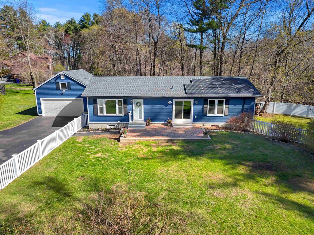 Photo of 152 Dracut Road, Hudson, NH 03051 (MLS # 5085421)