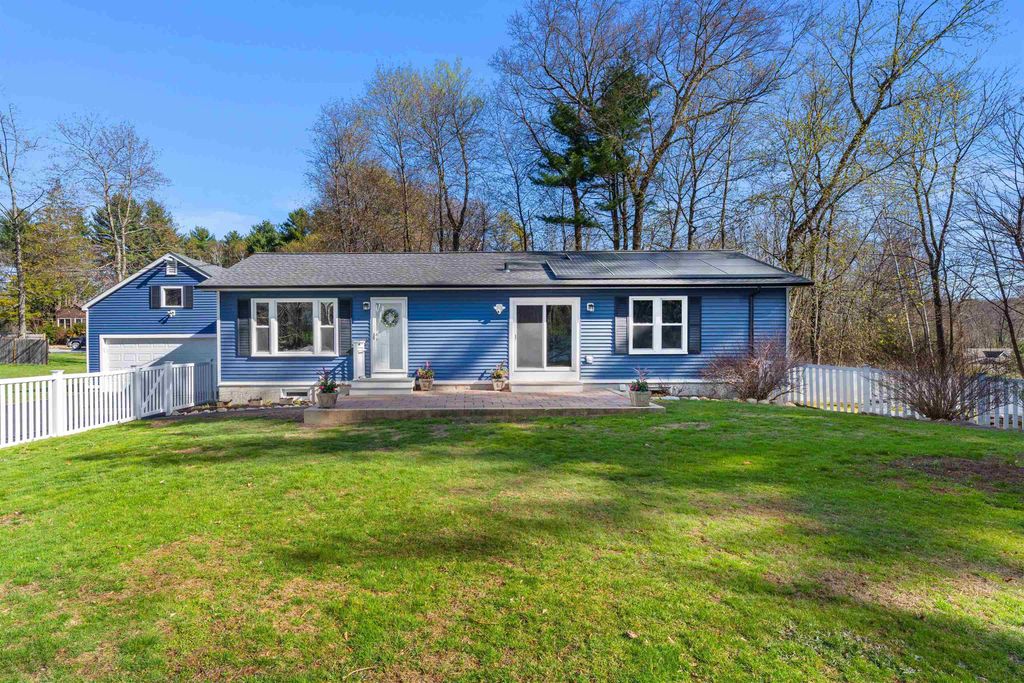 Photo of 152 Dracut Road, Hudson, NH 03051 (MLS # 5085421)