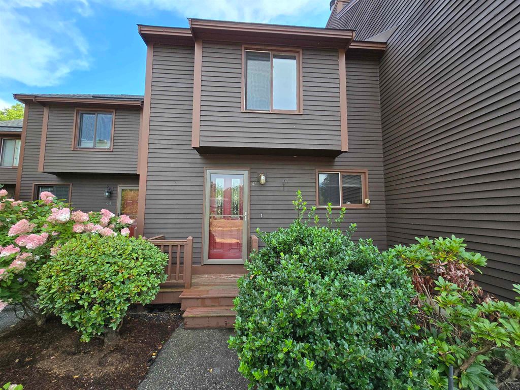 Photo of 43 Thornhill Drive, Stratham, NH 03885 (MLS # 5058576)