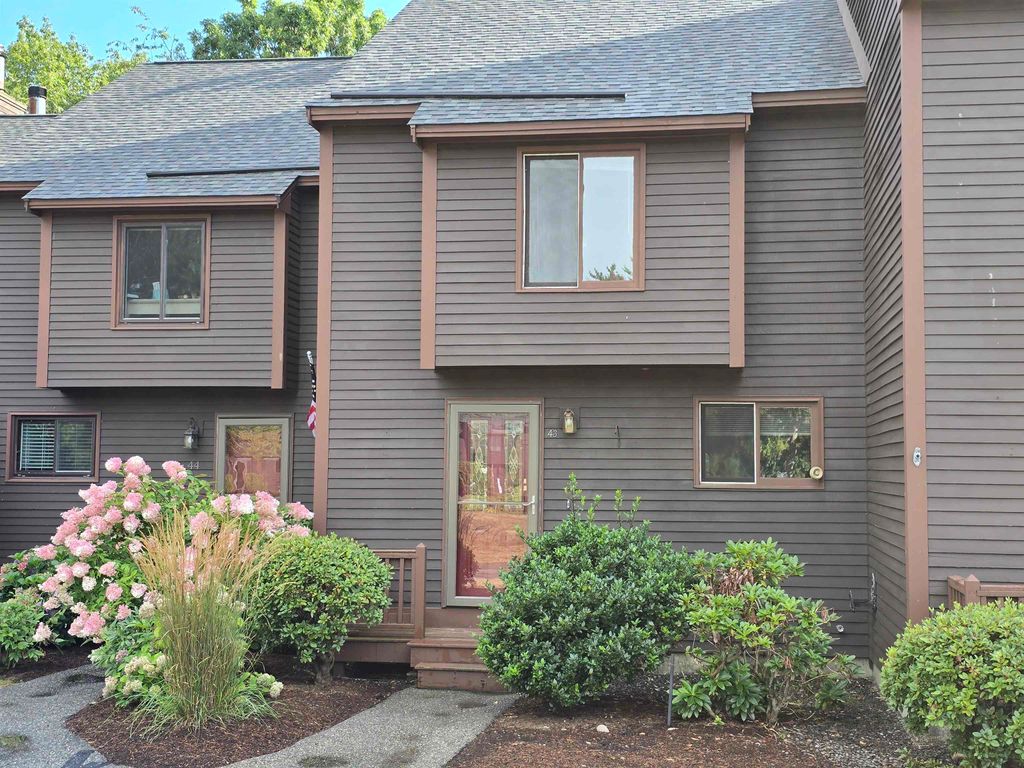Photo of 43 Thornhill Drive, Stratham, NH 03885 (MLS # 5058576)