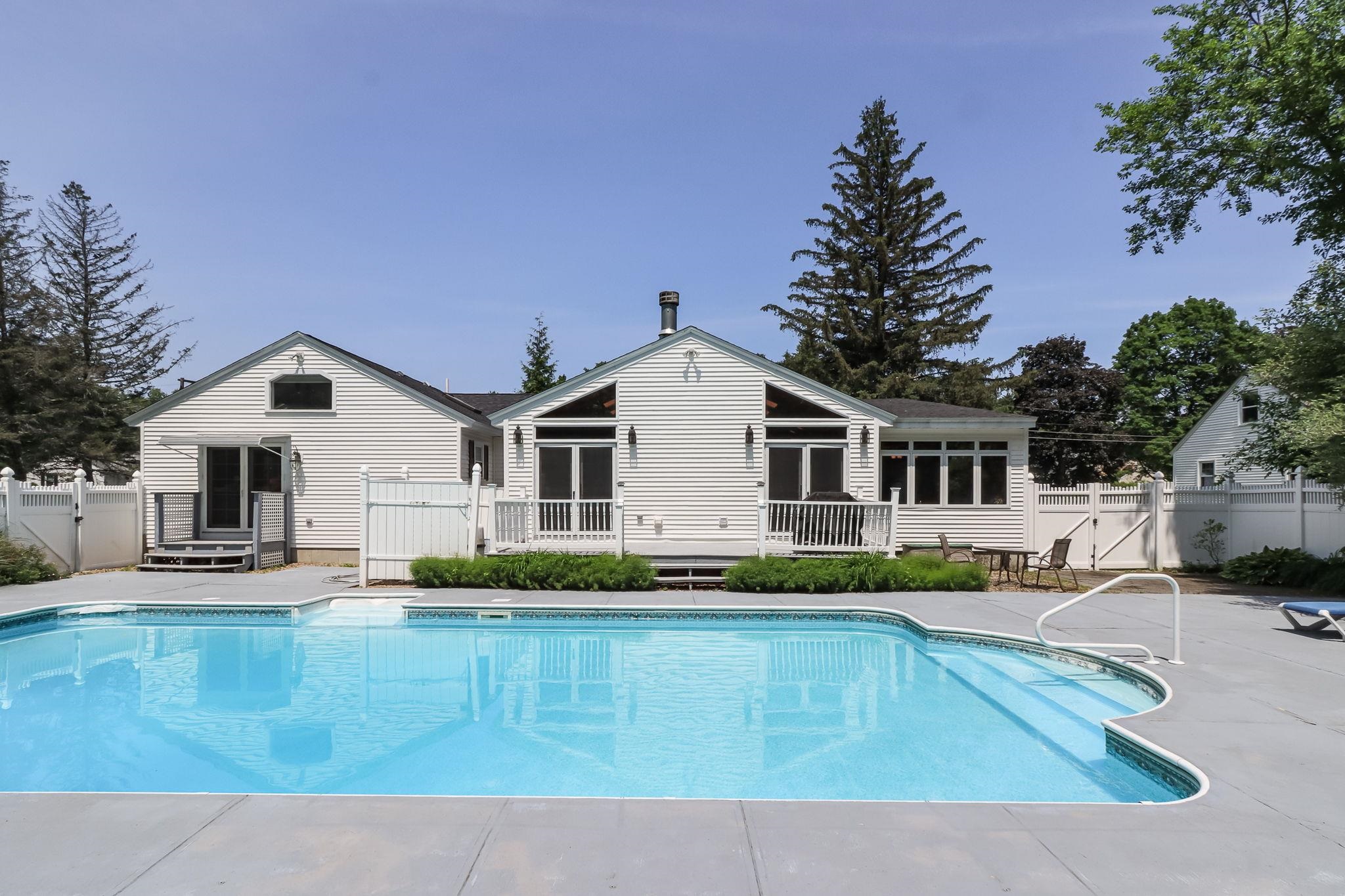 3 Mooreland Avenue