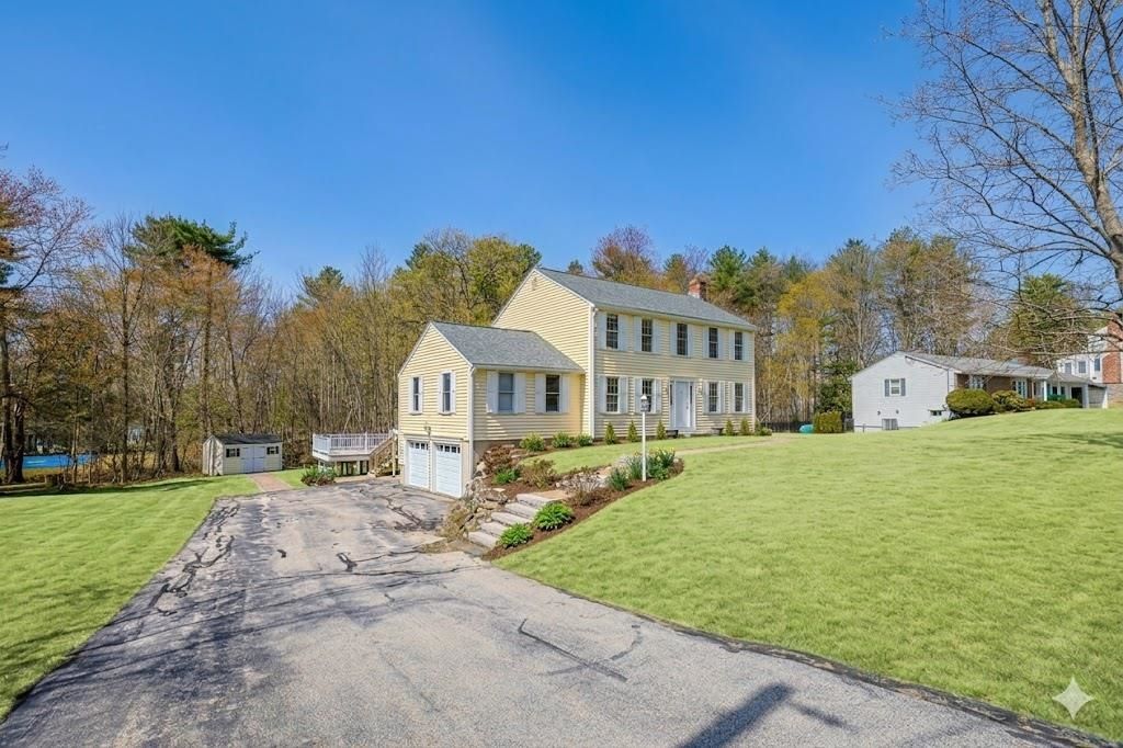 Photo of 10 Dawn Street, Salem, NH 03079 (MLS # 5083621)