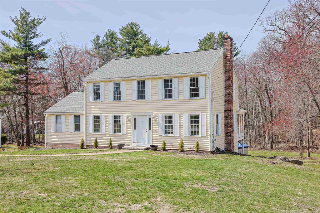 Photo of 10 Dawn Street, Salem, NH 03079 (MLS # 5083621)