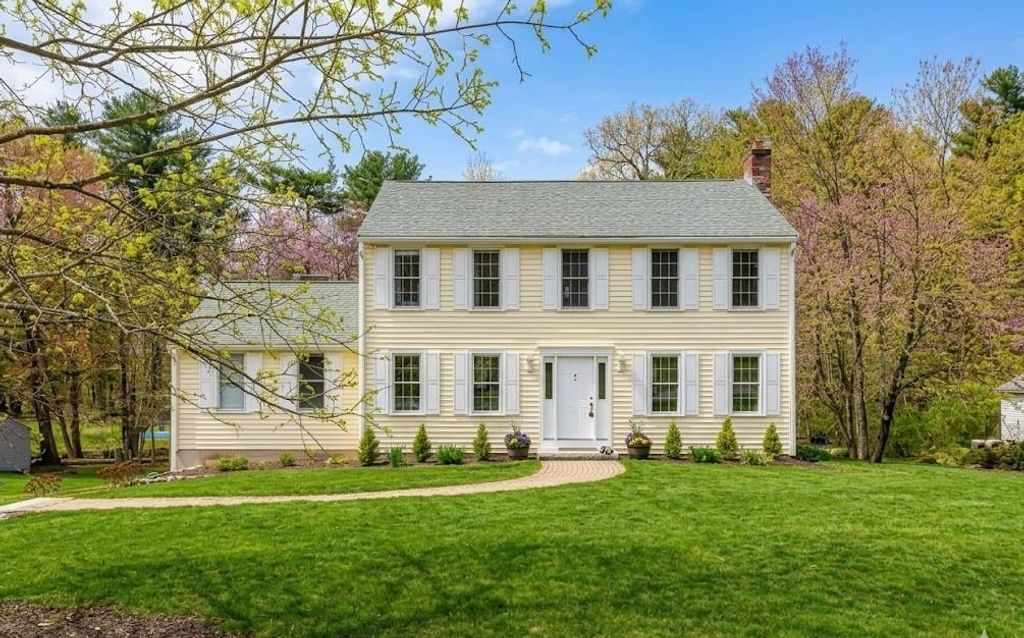 Photo of 10 Dawn Street, Salem, NH 03079 (MLS # 5083621)