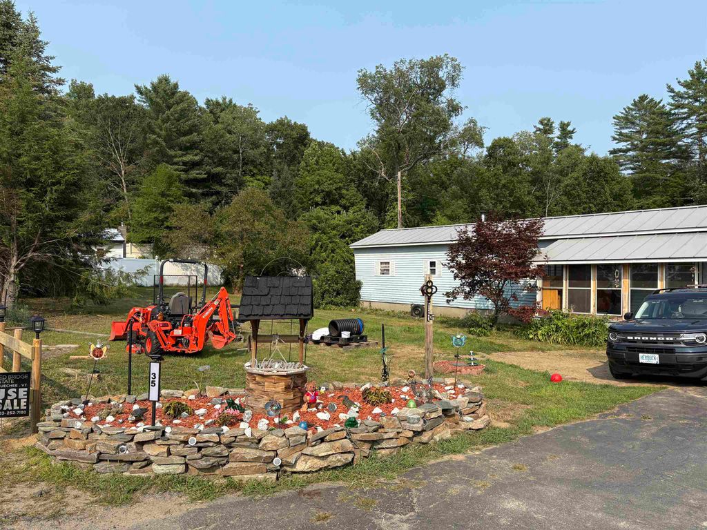 Photo of 35 Grandview Street, Claremont, NH 03743 (MLS # 5058457)