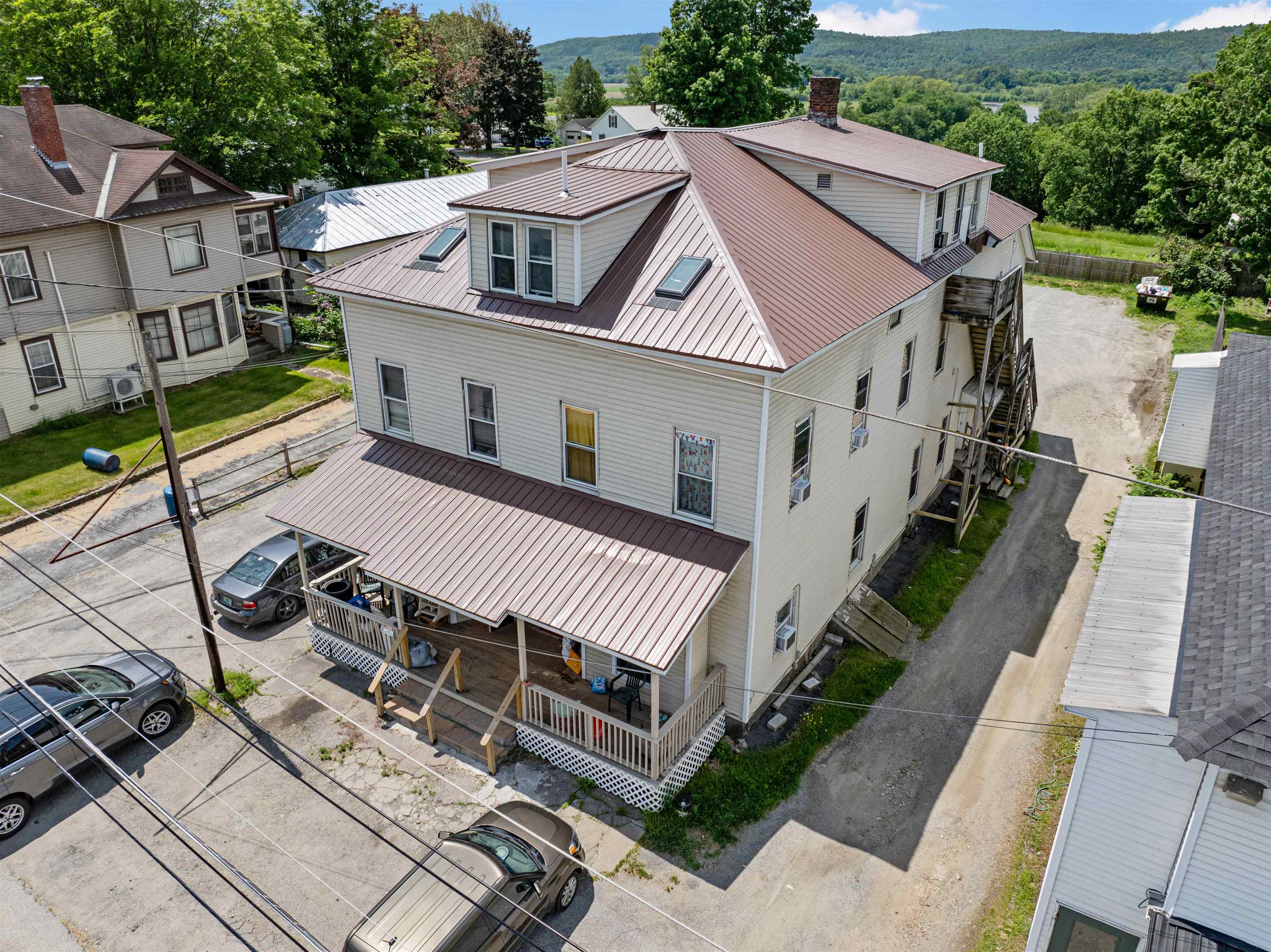 2733 Dartmouth College Highway