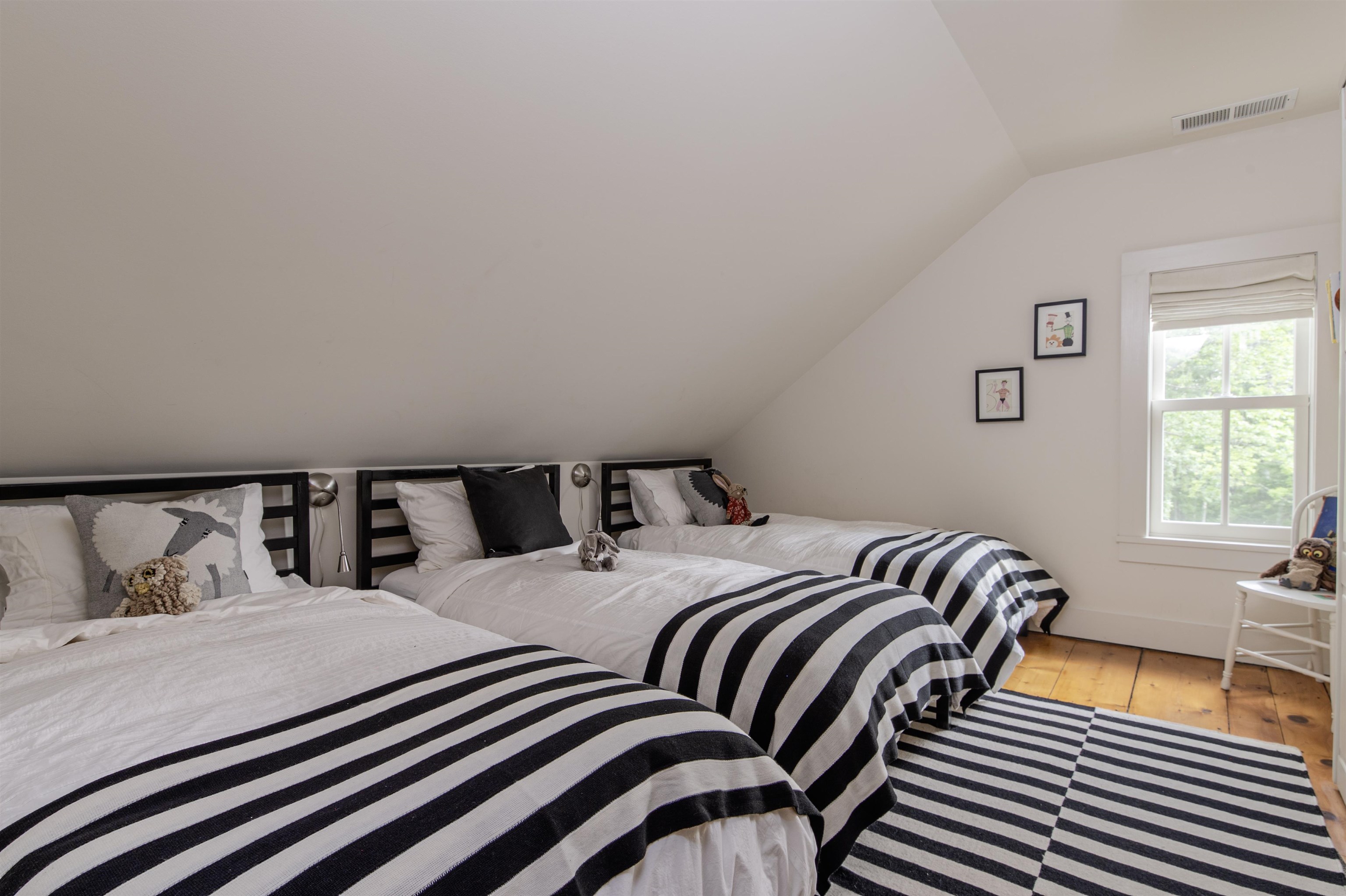 Londonderry, Vermont 05155, United States, 5 Bedrooms Bedrooms, ,4 BathroomsBathrooms,Residential,Active,215372