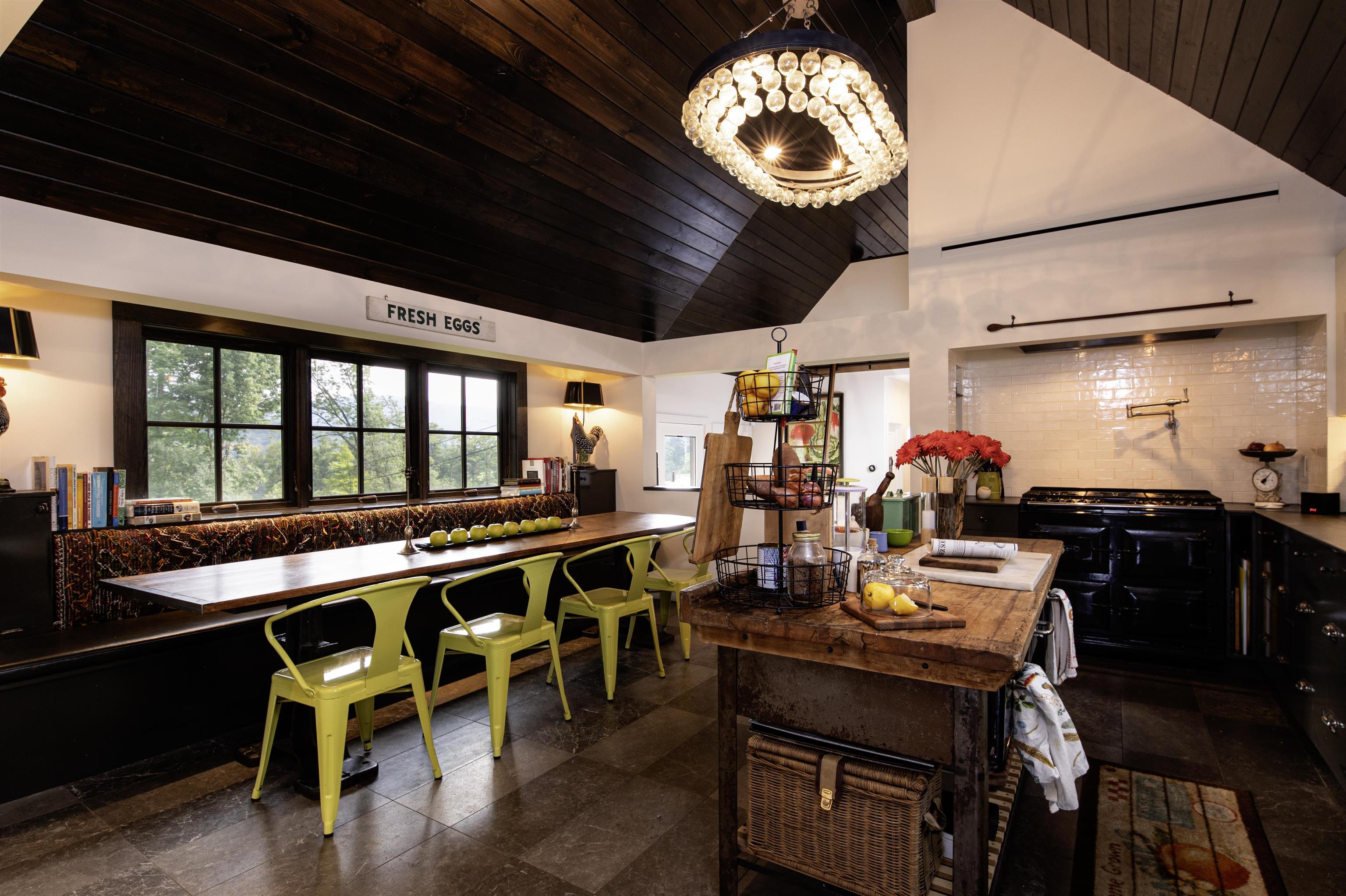 Londonderry, Vermont 05155, United States, 5 Bedrooms Bedrooms, ,4 BathroomsBathrooms,Residential,Active,215372