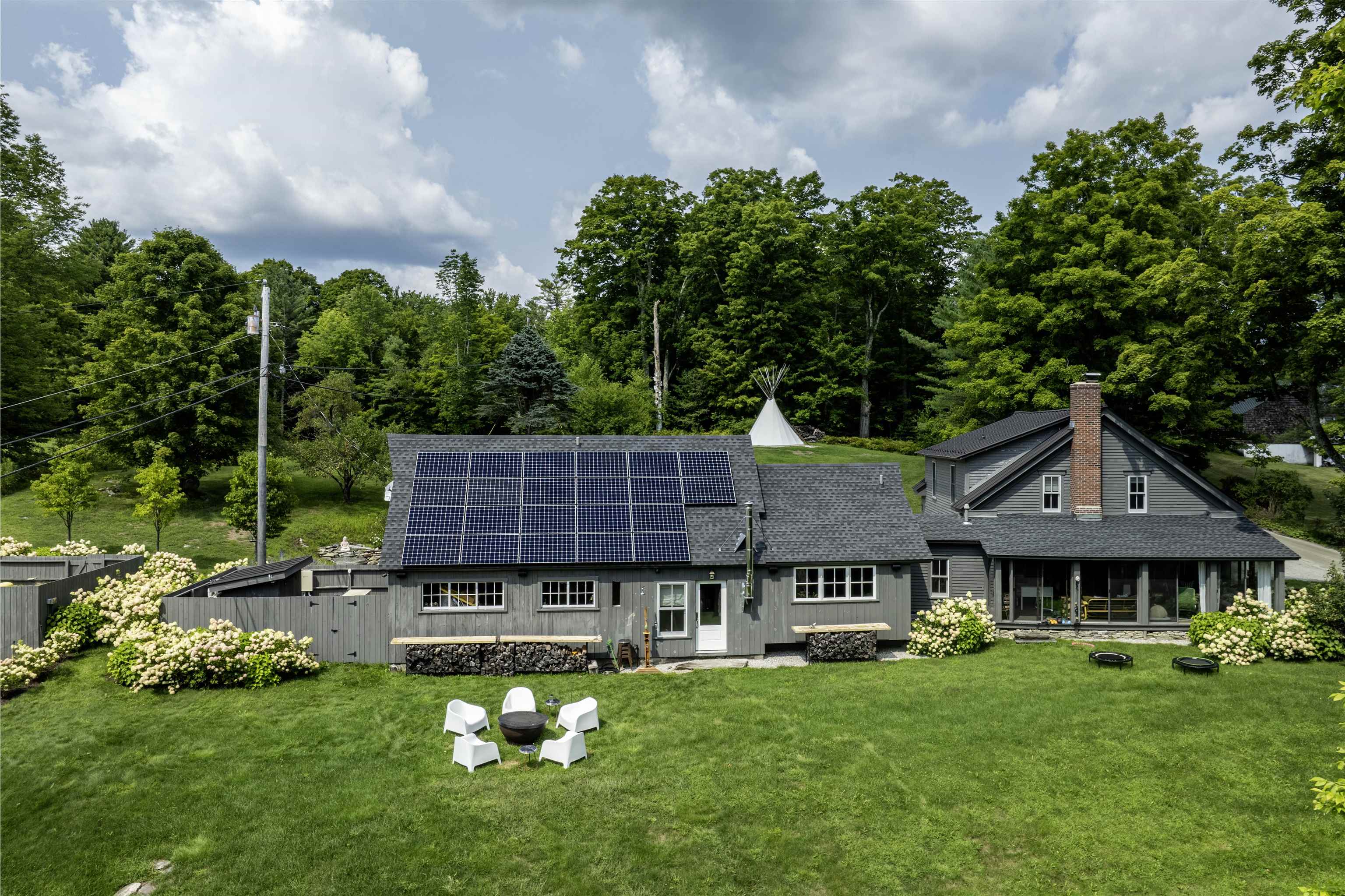 Londonderry, Vermont 05155, United States, 5 Bedrooms Bedrooms, ,4 BathroomsBathrooms,Residential,Active,215372