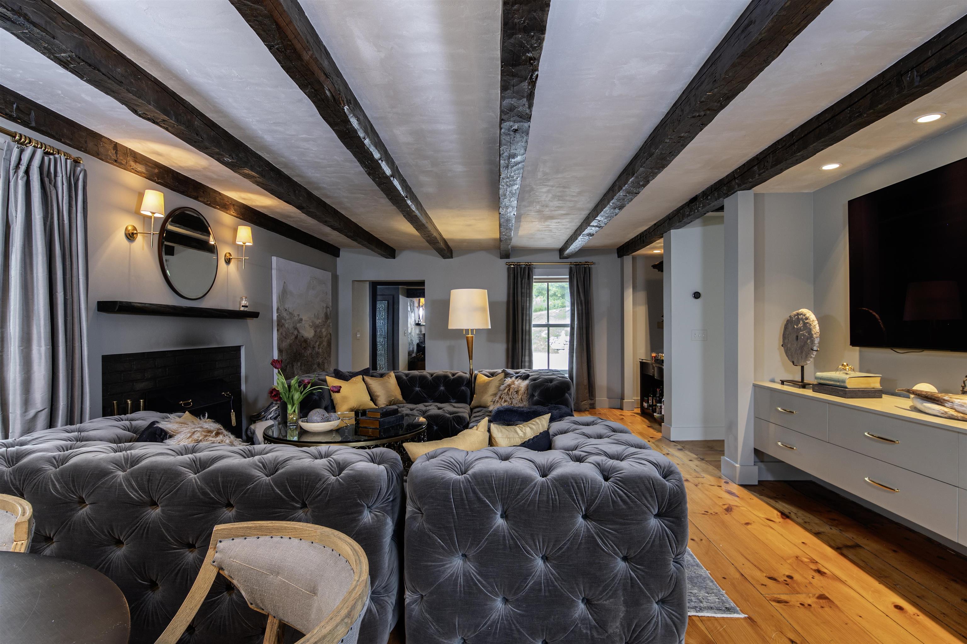 Londonderry, Vermont 05155, United States, 5 Bedrooms Bedrooms, ,4 BathroomsBathrooms,Residential,Active,215372