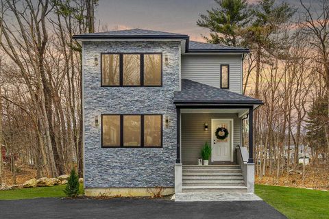 Photo of 9 Trues Parkway, Sandown, NH 03873 (MLS # 5083353)