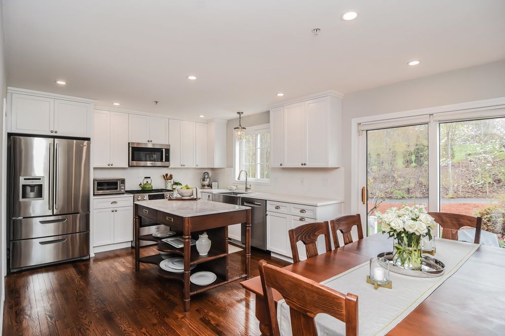 Photo of 14 Georgetowne Drive, Nashua, NH 03062 (MLS # 5087559)