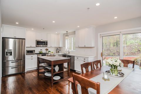Photo of 14 Georgetowne Drive, Nashua, NH 03062 (MLS # 5087559)