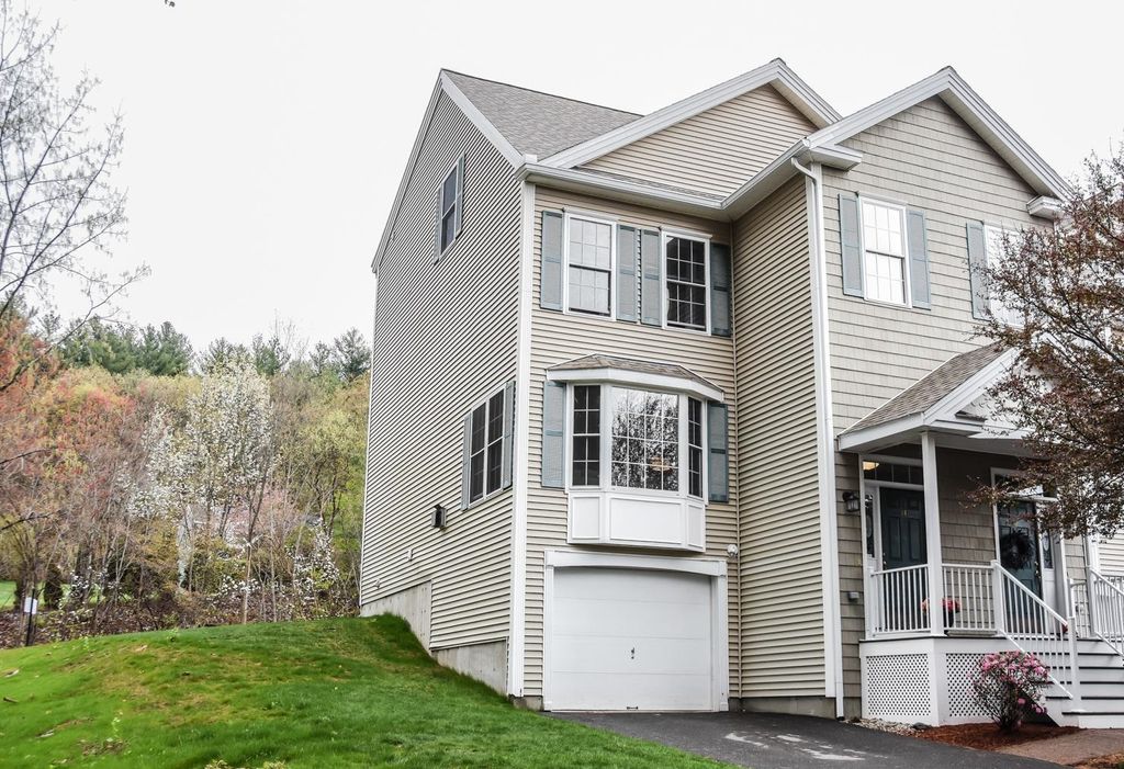 Photo of 14 Georgetowne Drive, Nashua, NH 03062 (MLS # 5087559)