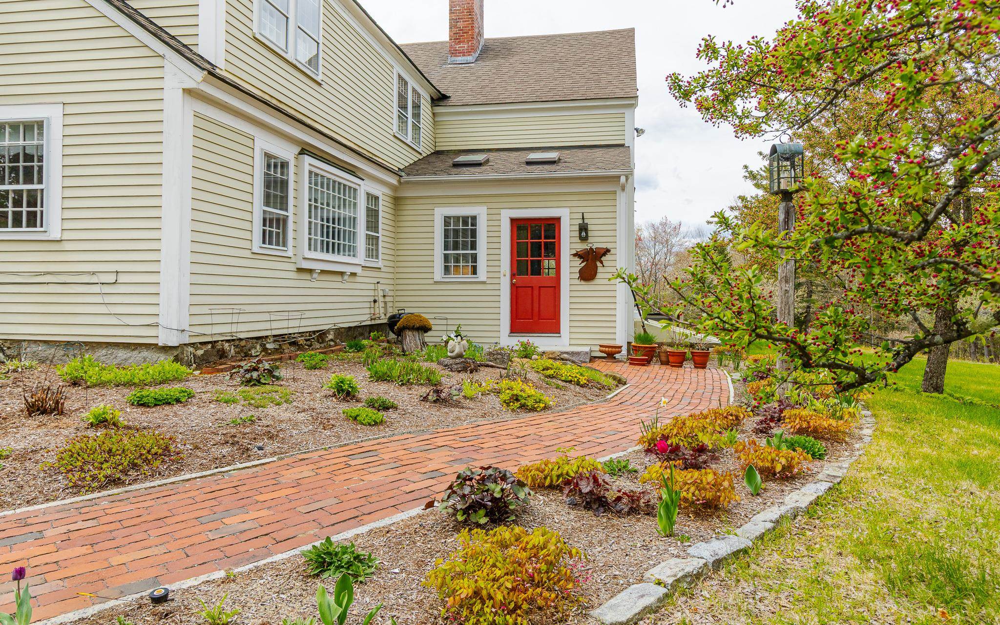 93 Rhododendron Road