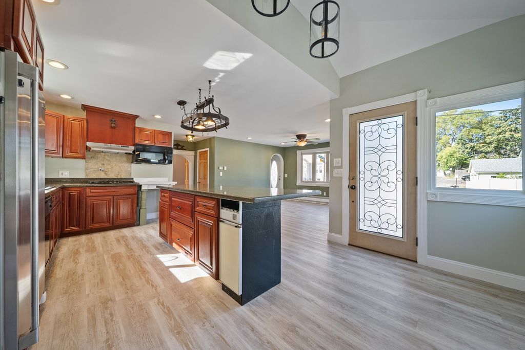 Photo of 87 Harrington Avenue, Manchester, NH 03103 (MLS # 5064056)