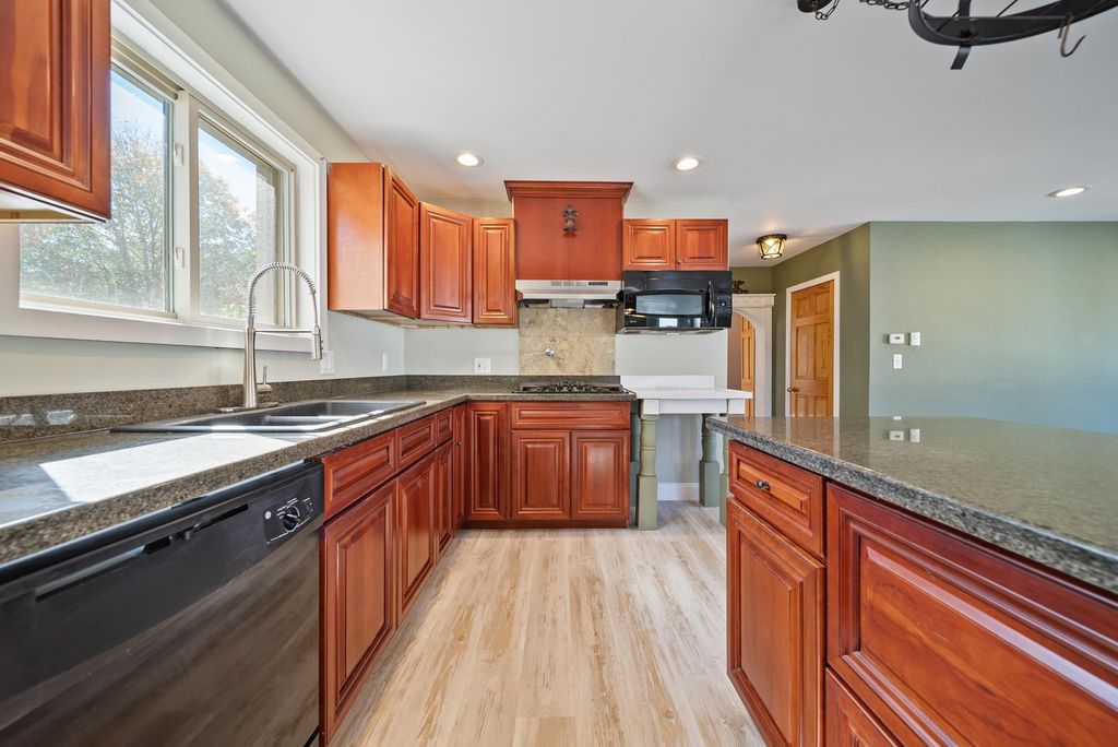 Photo of 87 Harrington Avenue, Manchester, NH 03103 (MLS # 5064056)