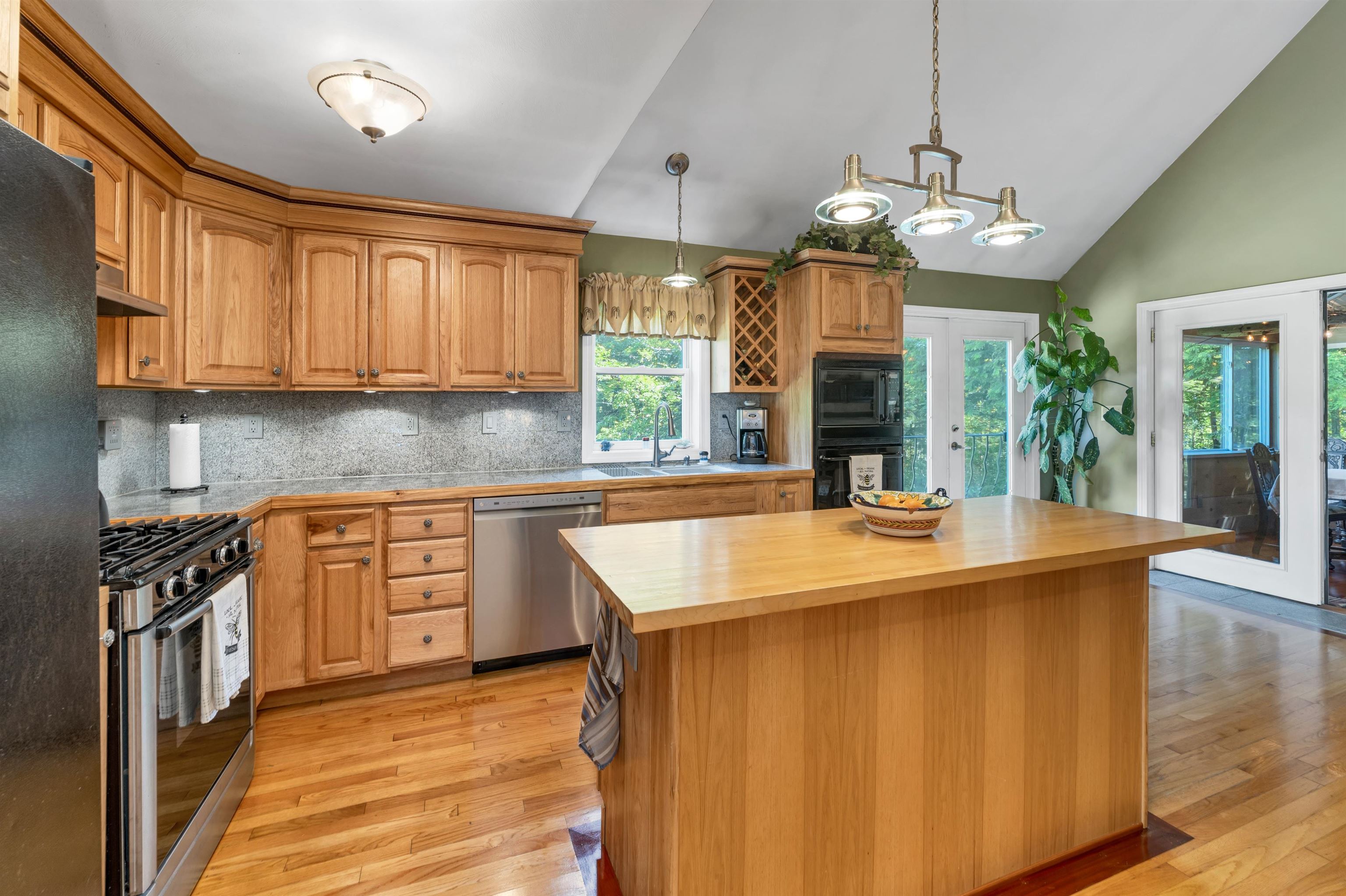 Meredith, New Hampshire 03253, United States, 3 Bedrooms Bedrooms, ,3 BathroomsBathrooms,Residential,Active,160023