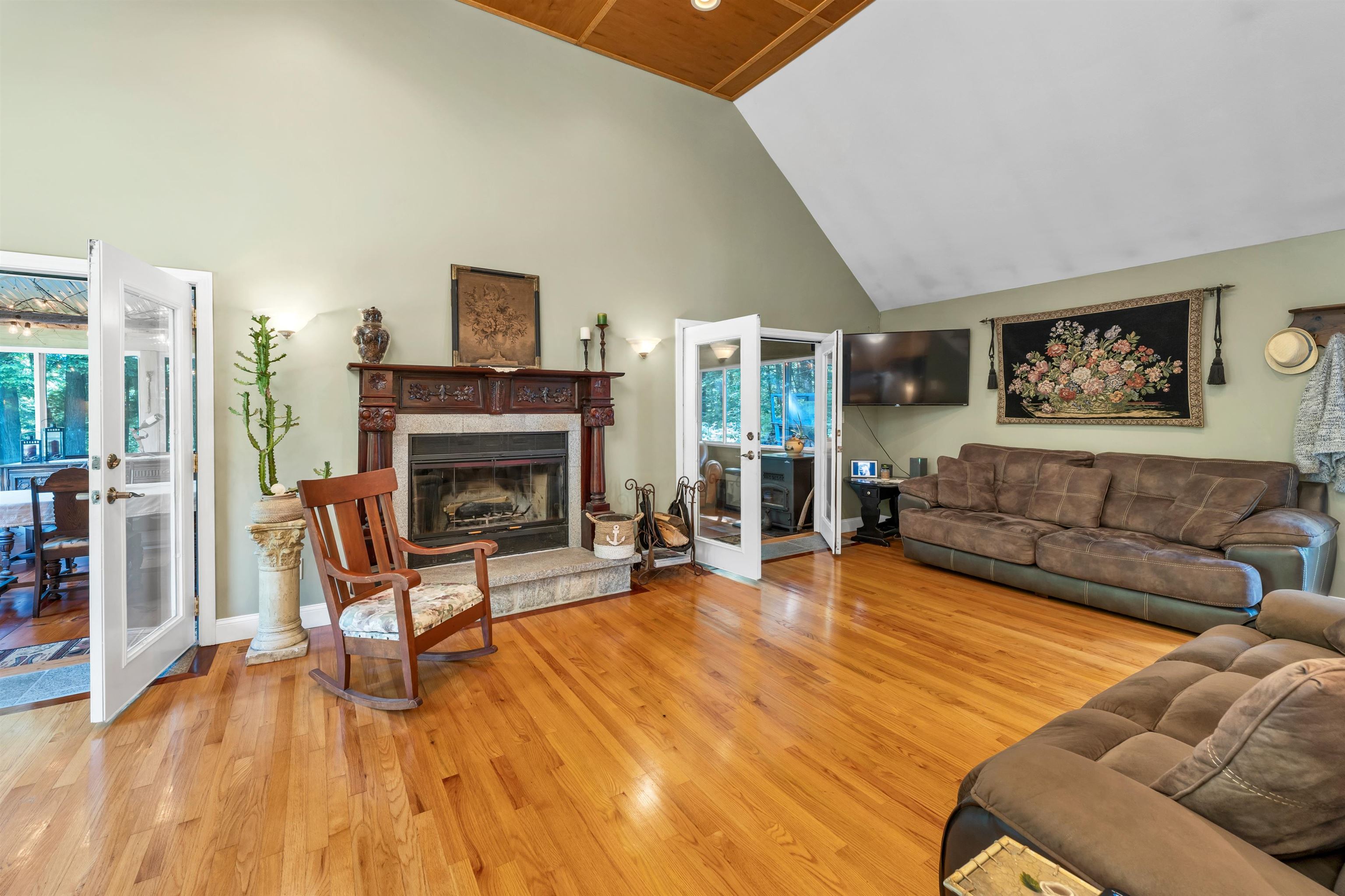 Meredith, New Hampshire 03253, United States, 3 Bedrooms Bedrooms, ,3 BathroomsBathrooms,Residential,Active,160023