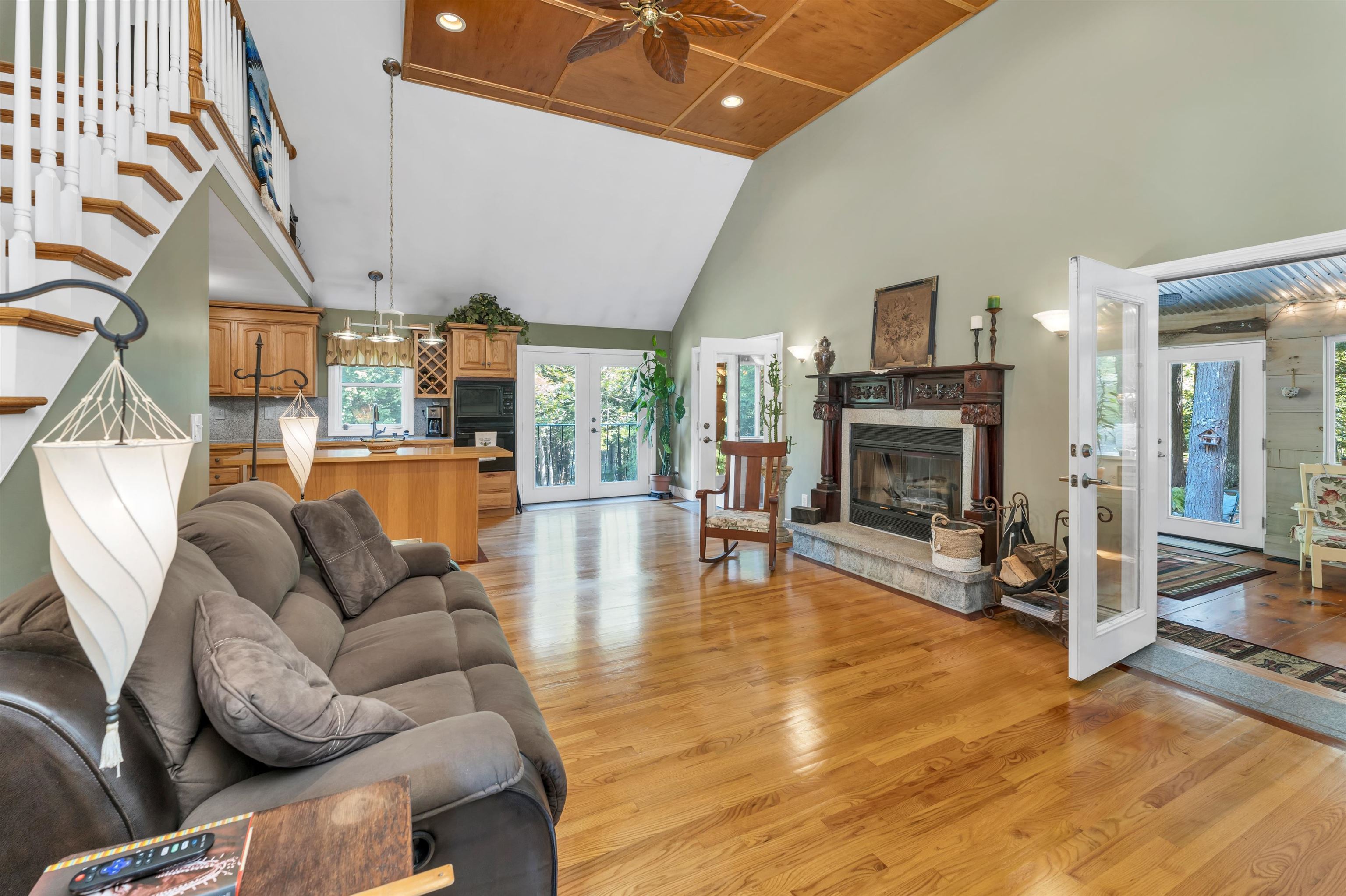 Meredith, New Hampshire 03253, United States, 3 Bedrooms Bedrooms, ,3 BathroomsBathrooms,Residential,Active,160023