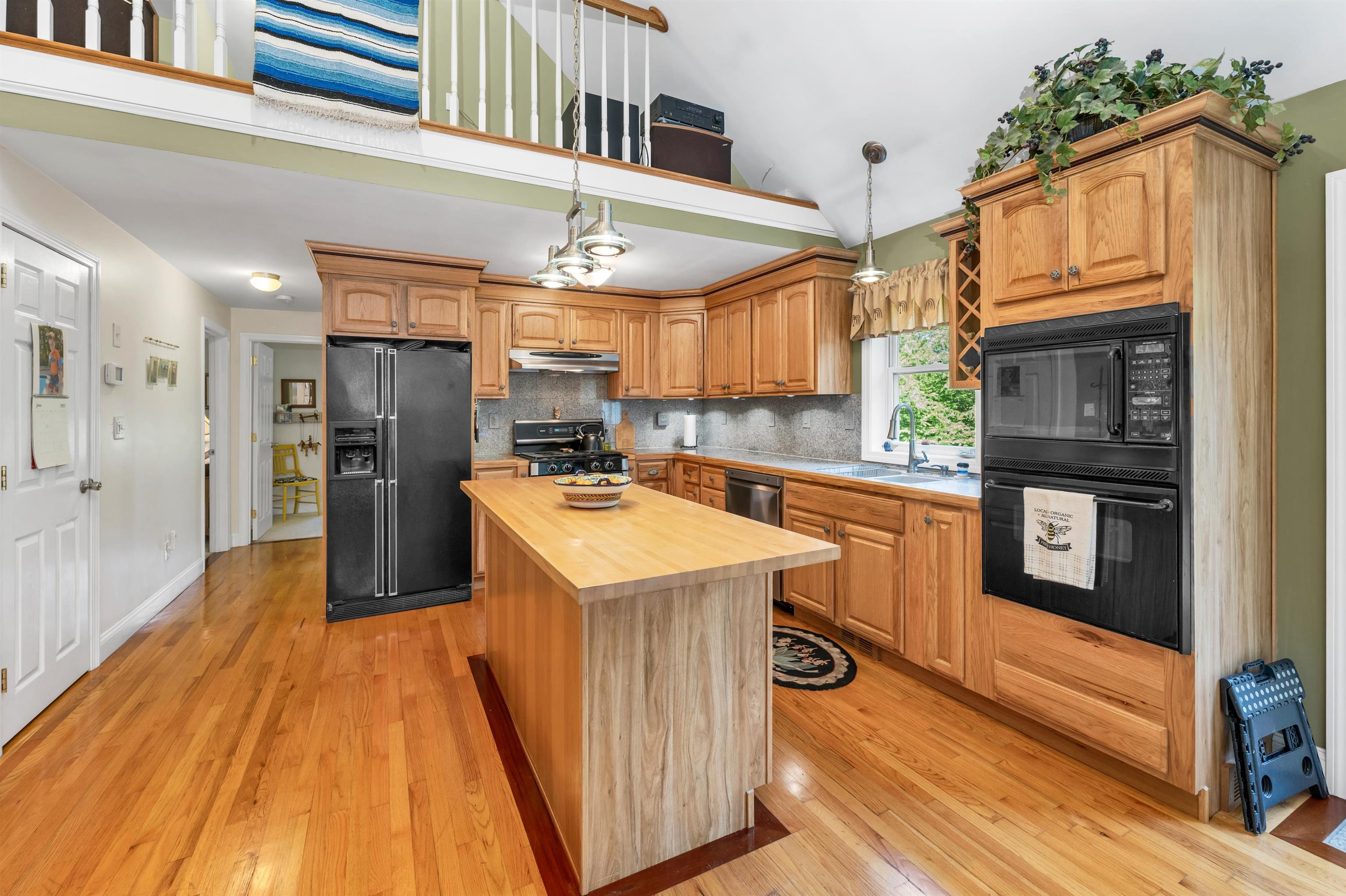 Meredith, New Hampshire 03253, United States, 3 Bedrooms Bedrooms, ,3 BathroomsBathrooms,Residential,Active,160023