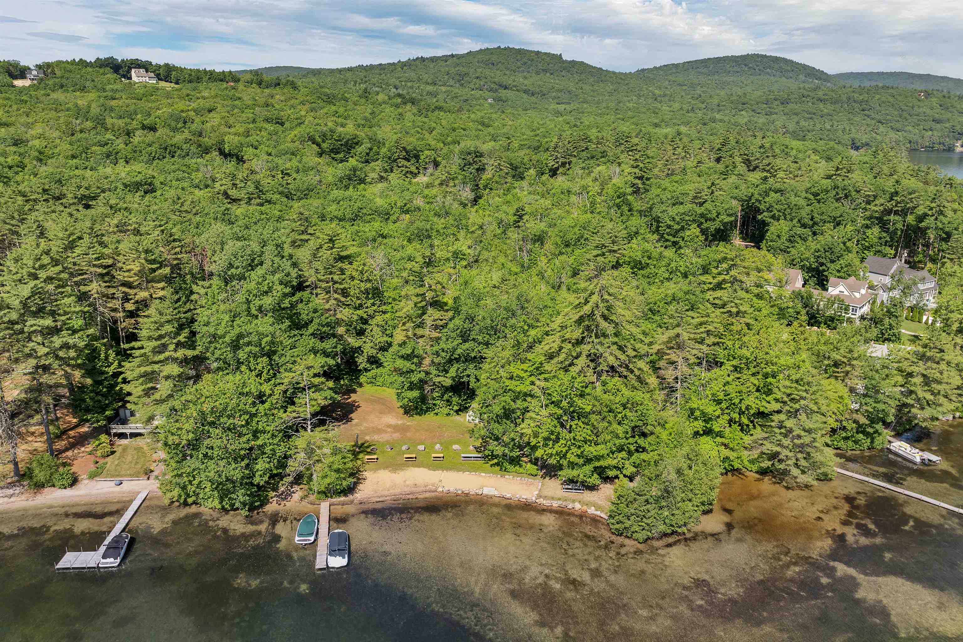 Meredith, New Hampshire 03253, United States, 3 Bedrooms Bedrooms, ,3 BathroomsBathrooms,Residential,Active,160023