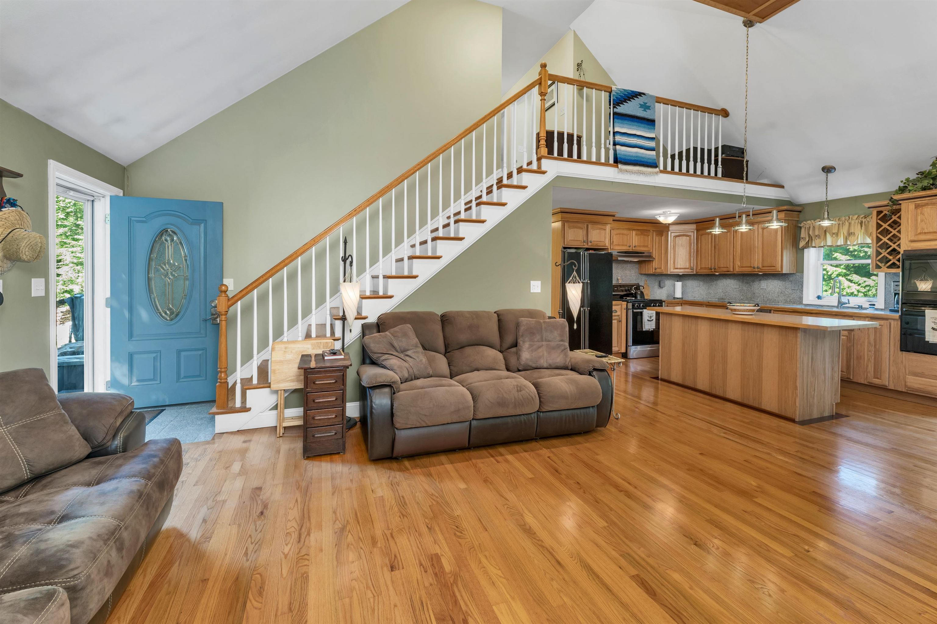 Meredith, New Hampshire 03253, United States, 3 Bedrooms Bedrooms, ,3 BathroomsBathrooms,Residential,Active,160023