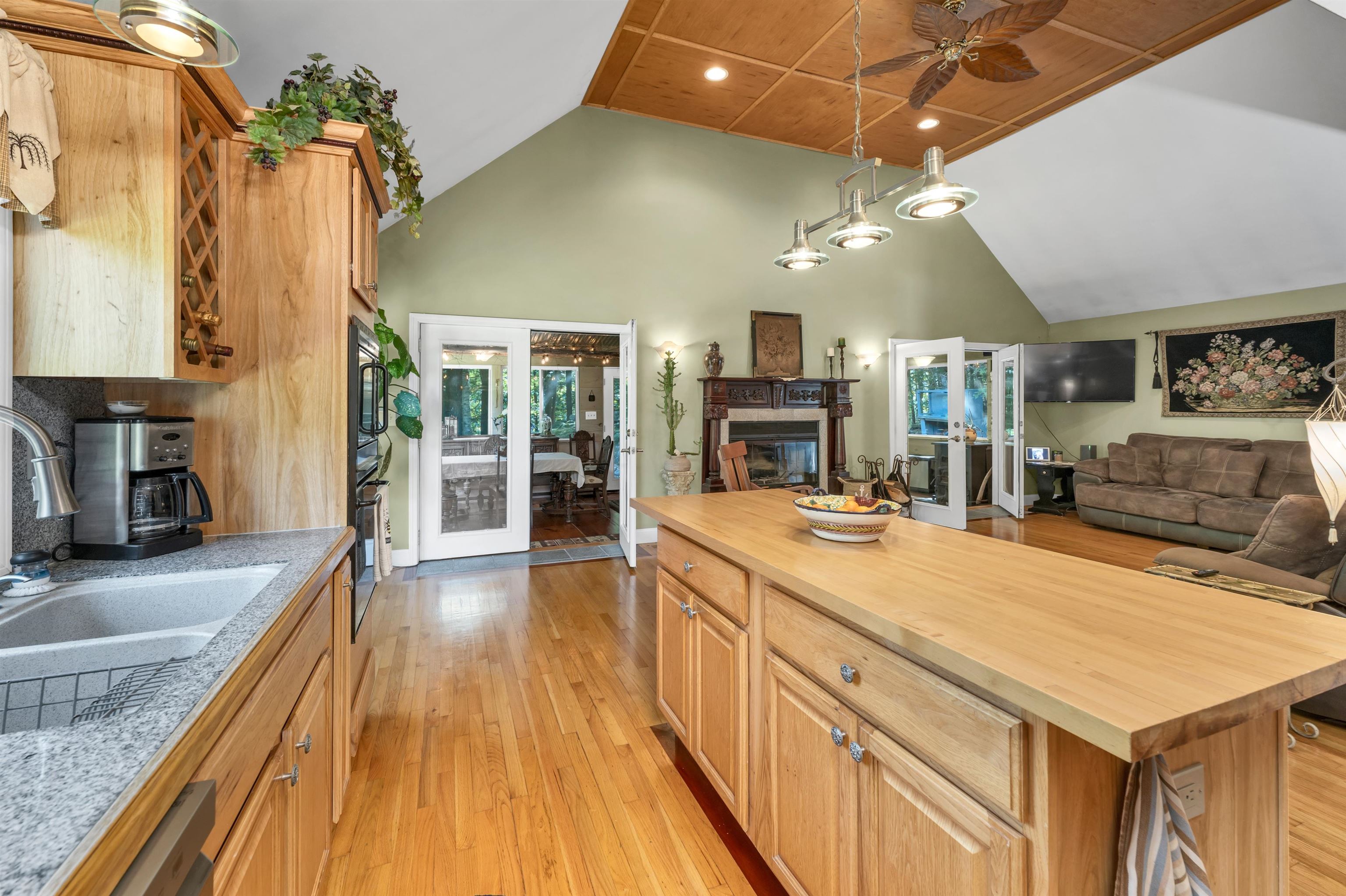 Meredith, New Hampshire 03253, United States, 3 Bedrooms Bedrooms, ,3 BathroomsBathrooms,Residential,Active,160023