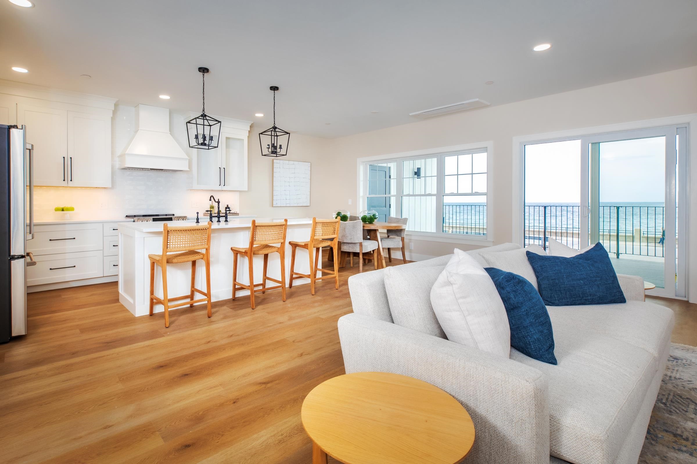 465 Ocean Boulevard 202