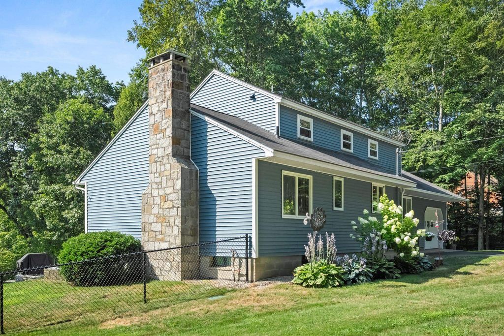 Photo of 129 Hackett Hill Road, Hooksett, NH 03106 (MLS # 5059689)